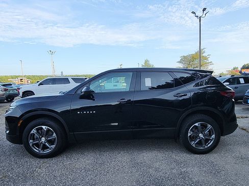 Used 2025 Chevrolet Blazer LT AWD/4WD image 2