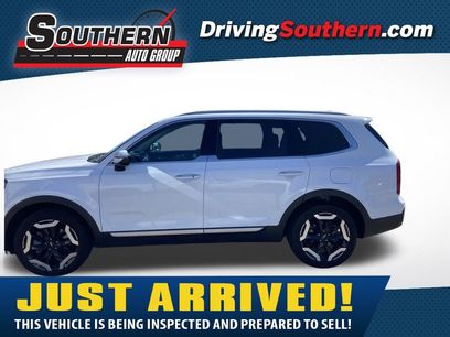Used 2024 Kia Telluride S w/ S Sunroof Package