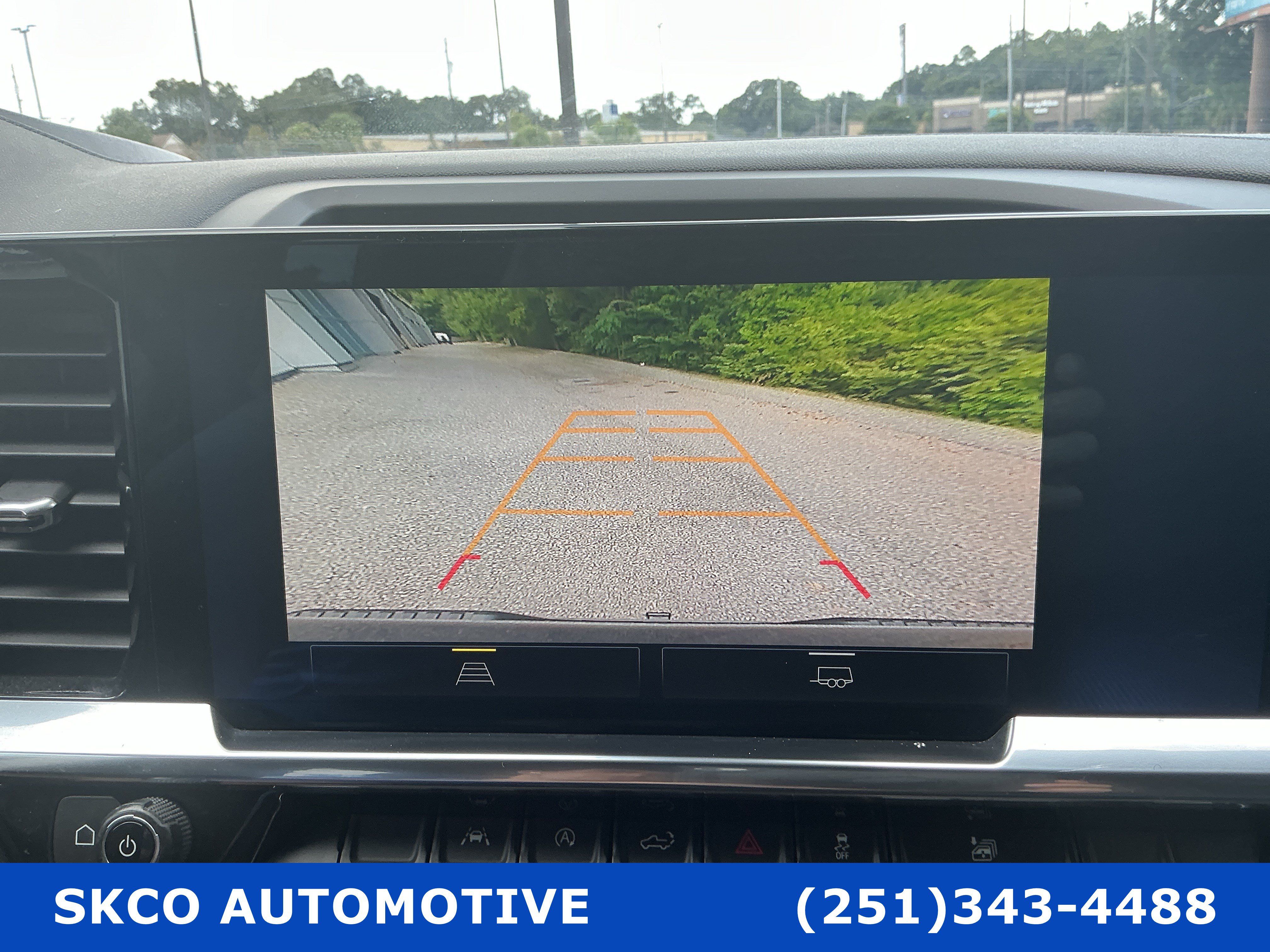Used 2023 Chevrolet Silverado 1500 LT AWD/4WD image 17