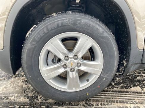 Used 2022 Chevrolet Trax LS w/ Tint and Cruise Package image 19