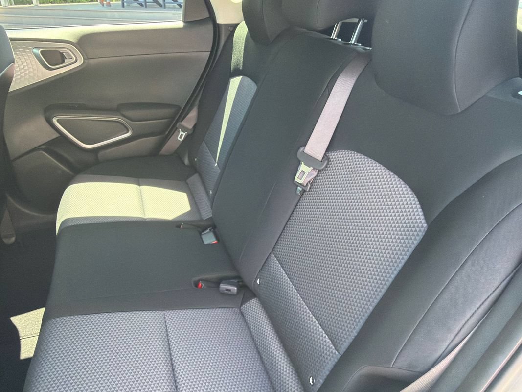 Used 2025 Kia Soul LX w/ LX Technology Package FWD image 14
