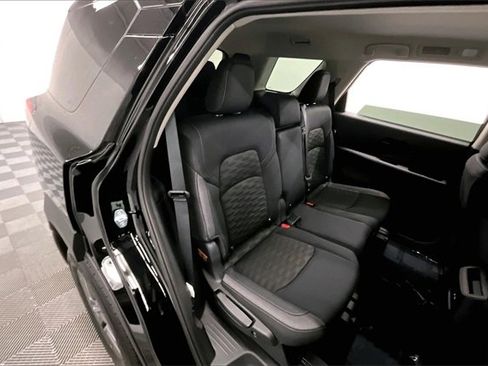 New 2025 Nissan Pathfinder S image 32