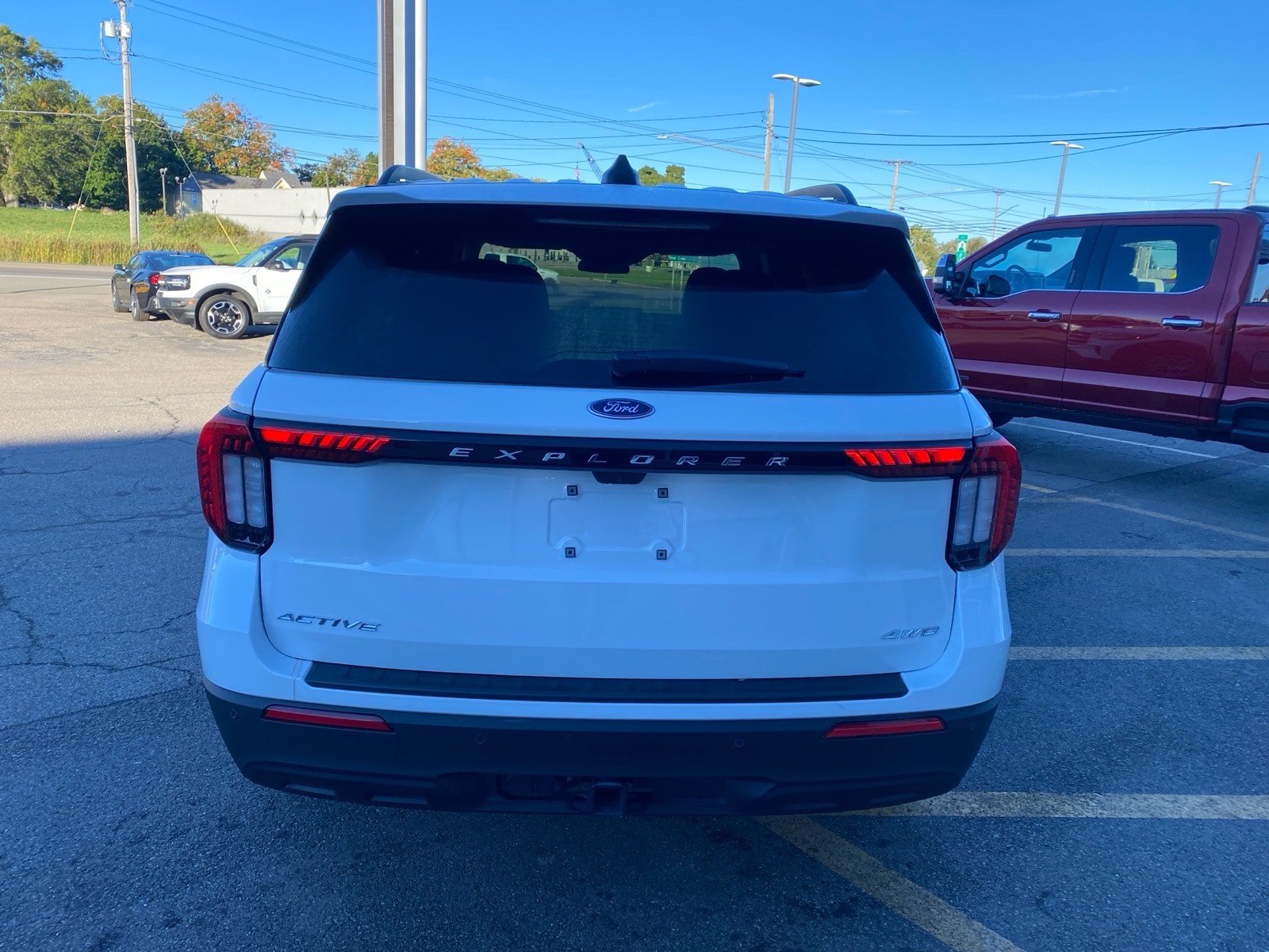 Used 2025 Ford Explorer Active AWD/4WD image 5