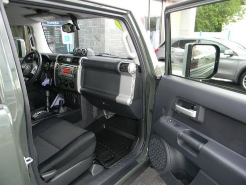 Used 2014 Toyota FJ Cruiser 4WD w/ Convenience Package image 25