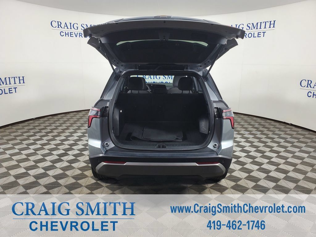 Used 2025 Chevrolet Equinox LT FWD image 12
