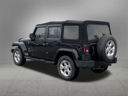 Used 2017 Jeep Wrangler Unlimited Sahara w/ Connectivity Group image 4