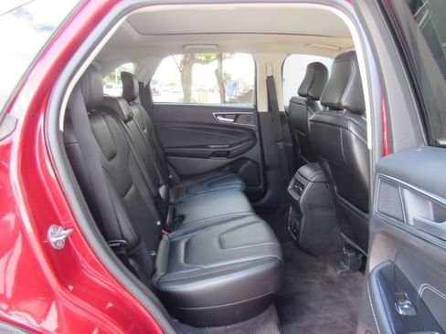 Used 2020 Ford Edge Titanium image 24