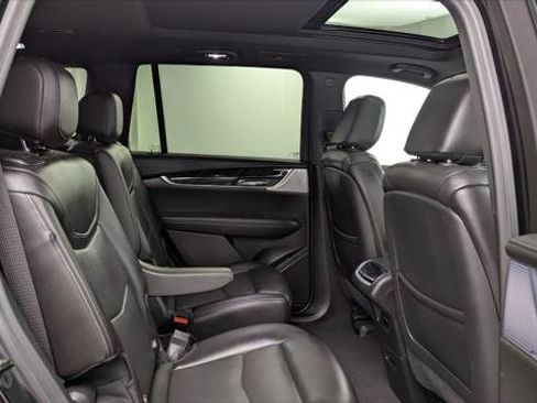 Used 2025 Cadillac XT6 Premium Luxury FWD image 21