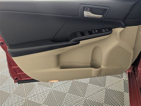 Used 2014 Toyota Camry SE image 10