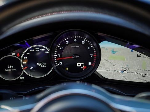 Used 2023 Porsche Cayenne Platinum Edition image 25