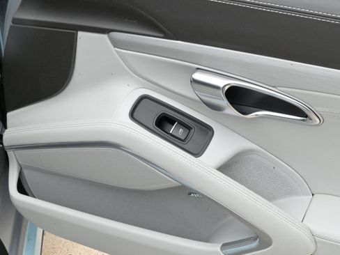 Used 2015 Porsche 911 Turbo image 43