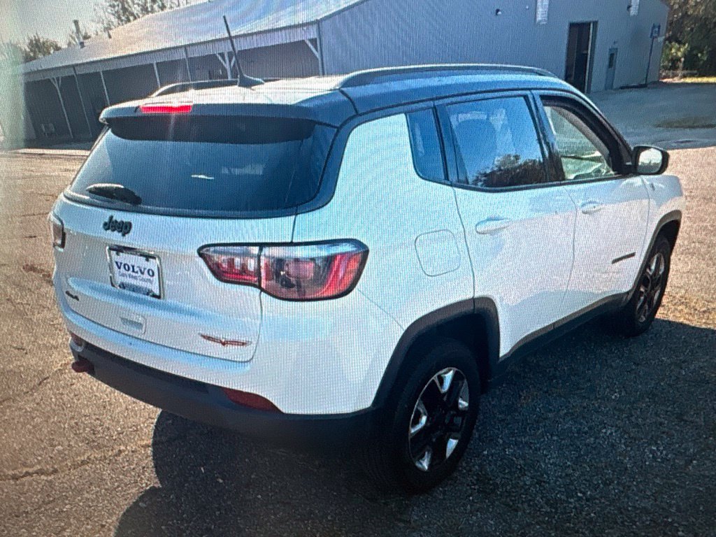 Used 2017 Jeep Compass Trailhawk w/ Navigation Group AWD/4WD image 3