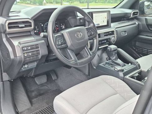 Certified 2025 Toyota Tacoma SR5 AWD/4WD image 9