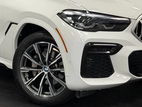 Used 2023 BMW X6 xDrive40i w/ M Sport Package AWD/4WD image 4