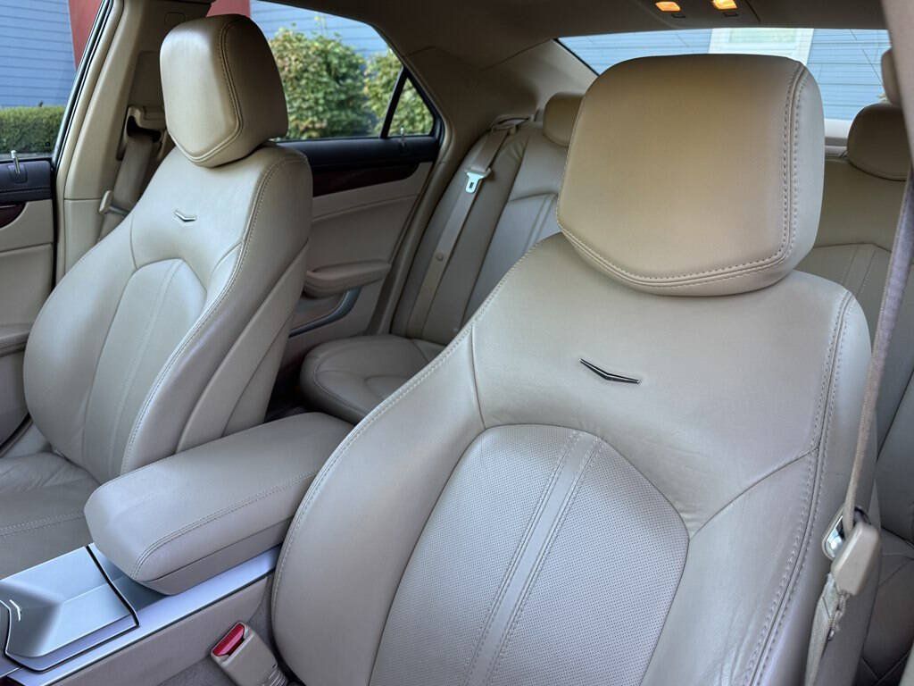 Used 2011 Cadillac CTS Luxury AWD/4WD image 16