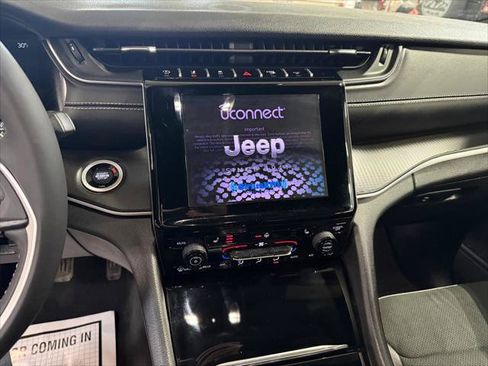Used 2025 Jeep Grand Cherokee L Altitude AWD/4WD image 46