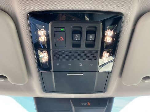 New 2025 Mitsubishi Outlander SE image 23