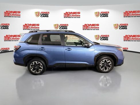 Certified 2025 Subaru Forester Premium AWD/4WD image 17