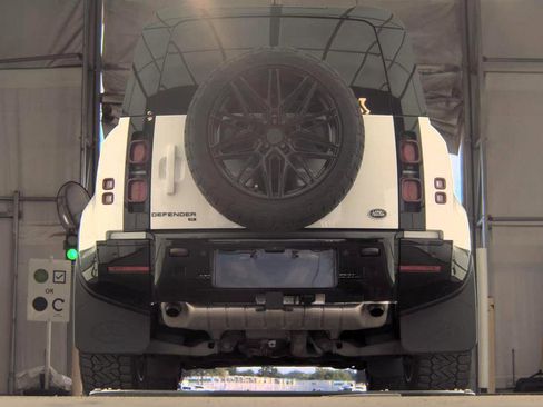 Used 2023 Land Rover Defender 110 X-Dynamic SE AWD/4WD image 8