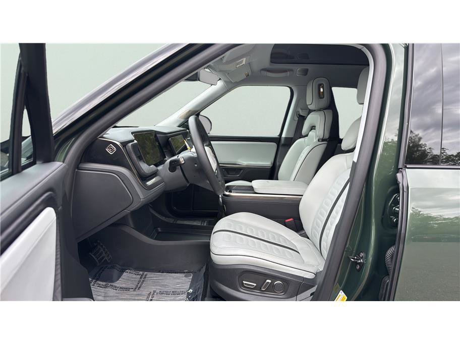 Used 2025 Rivian R1S Adventure Dual AWD/4WD image 10