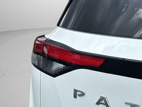Certified 2024 Nissan Pathfinder SV FWD image 45