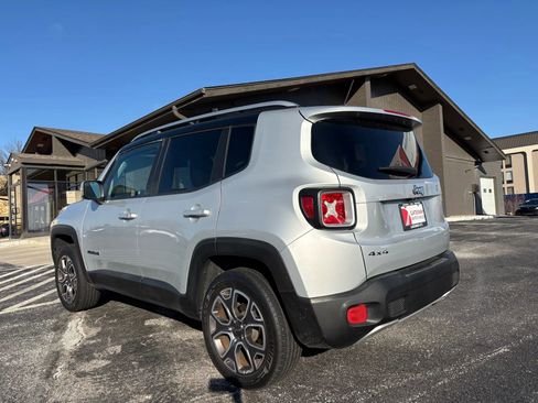 Used 2017 Jeep Renegade Limited image 3