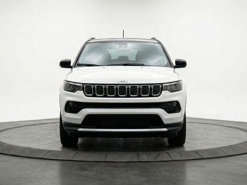Used 2025 Jeep Compass Limited AWD/4WD image 2