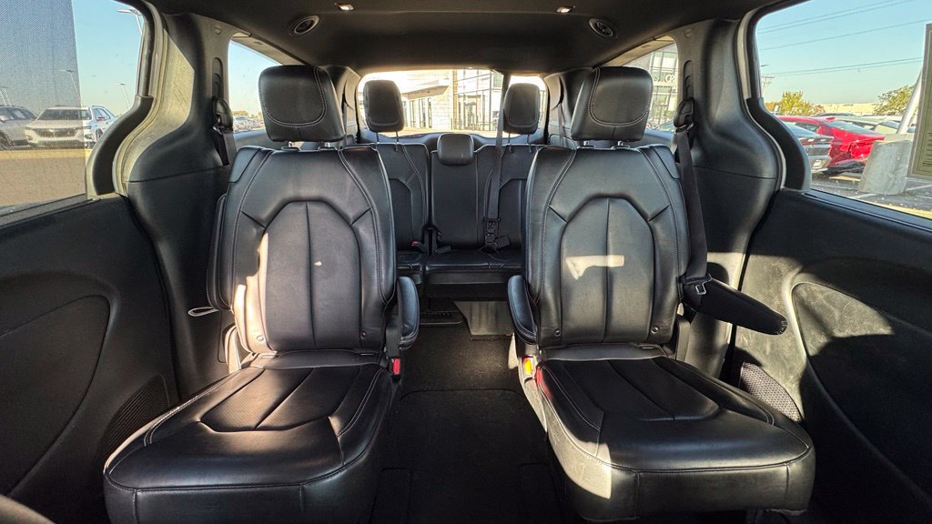 Used 2024 Chrysler Pacifica Touring-L w/ S Appearance Package FWD image 29