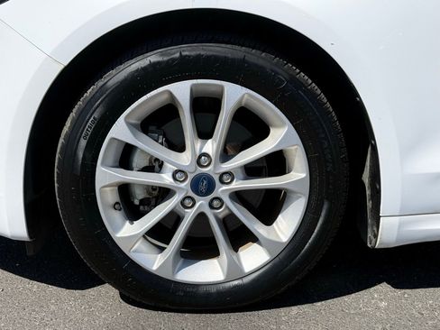 Used 2019 Ford Fusion SE FWD image 11