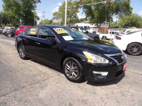 Used 2015 Nissan Altima 2.5 S w/ Special Edition Package FWD image 3