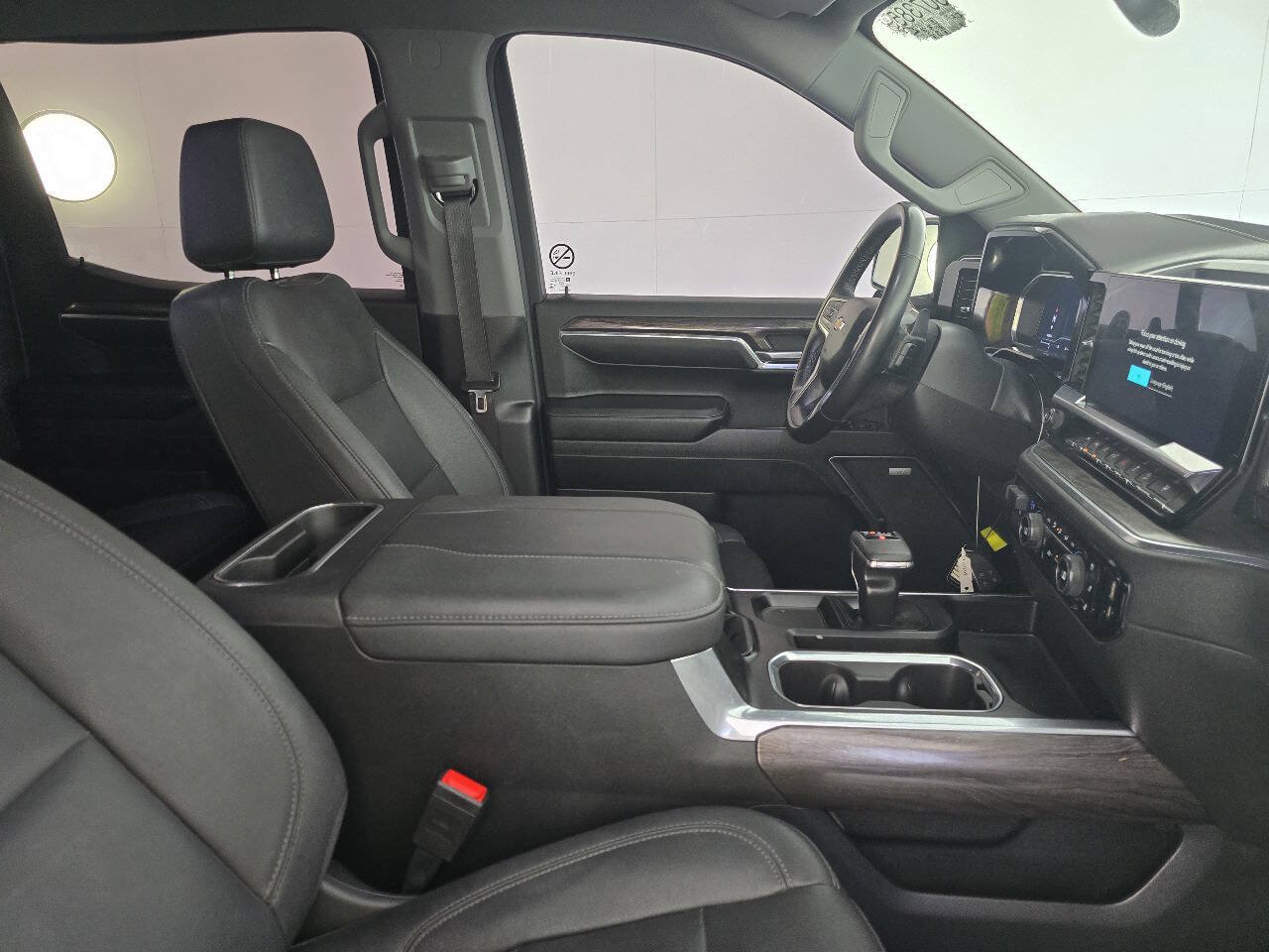 Used 2023 Chevrolet Silverado 1500 LTZ w/ LTZ Convenience Package II AWD/4WD image 18