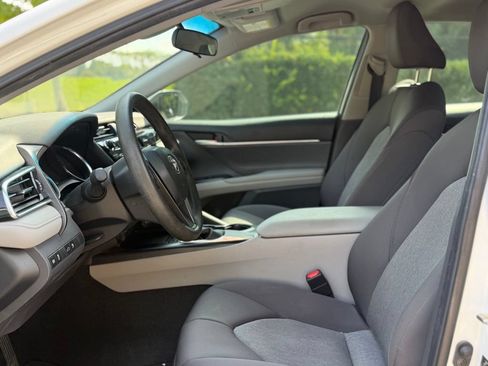 Used 2018 Toyota Camry LE FWD image 10