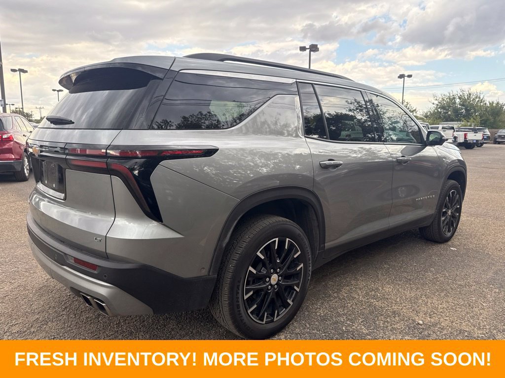 Used 2024 Chevrolet Traverse LT w/ Enhanced Driving Package FWD image 2