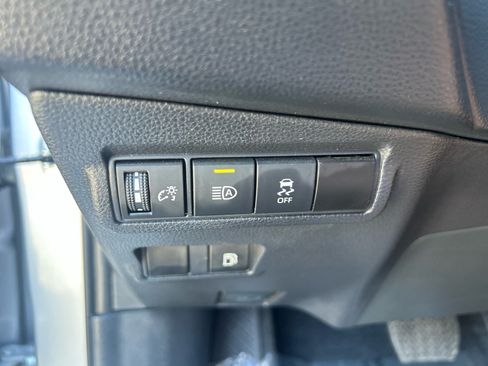 Used 2024 Toyota Corolla Cross AWD Hybrid image 18