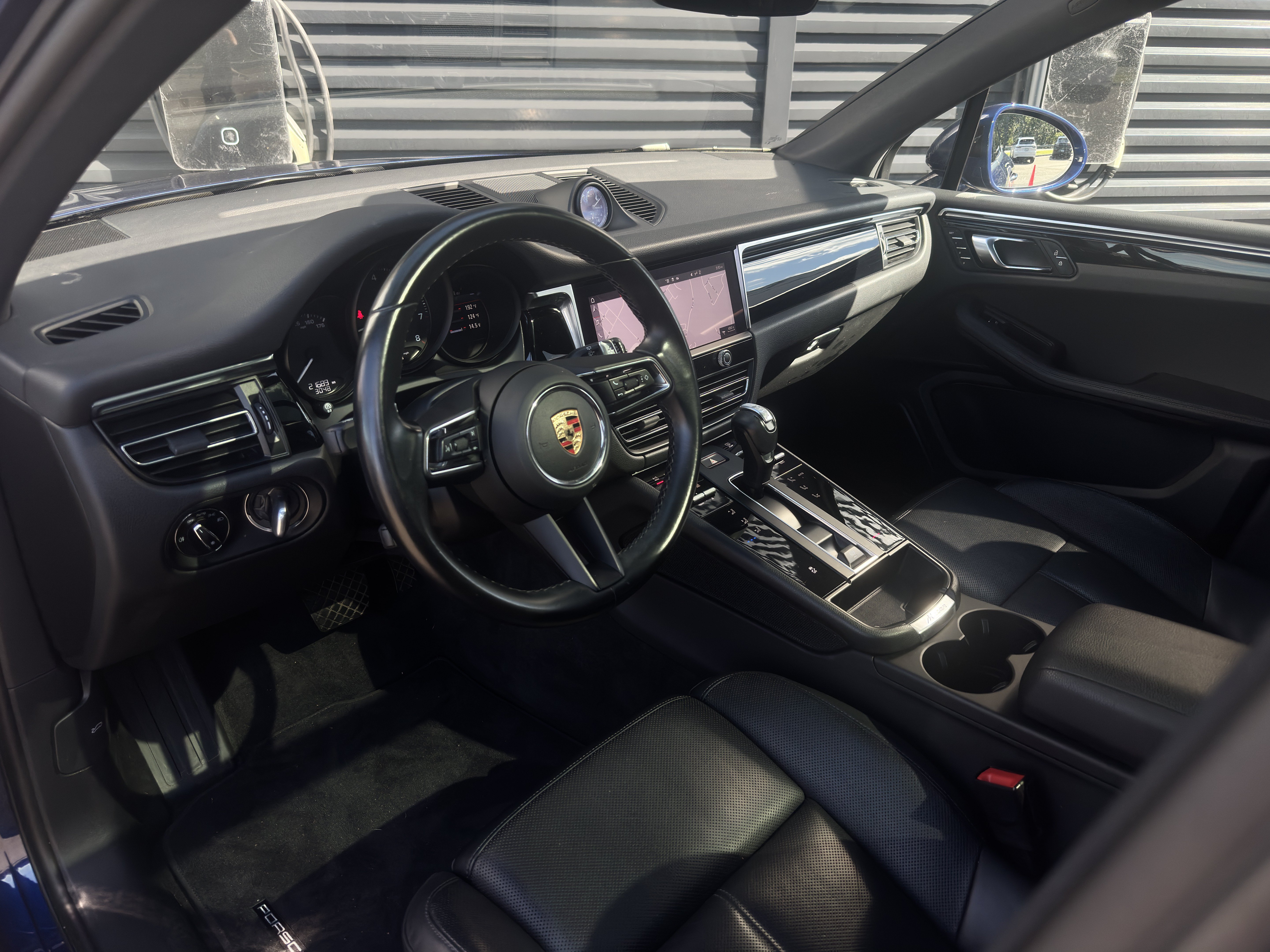 Certified 2023 Porsche Macan AWD/4WD image 4