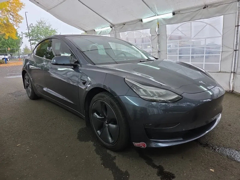 Used 2020 Tesla Model 3 Standard Range Plus RWD image 3