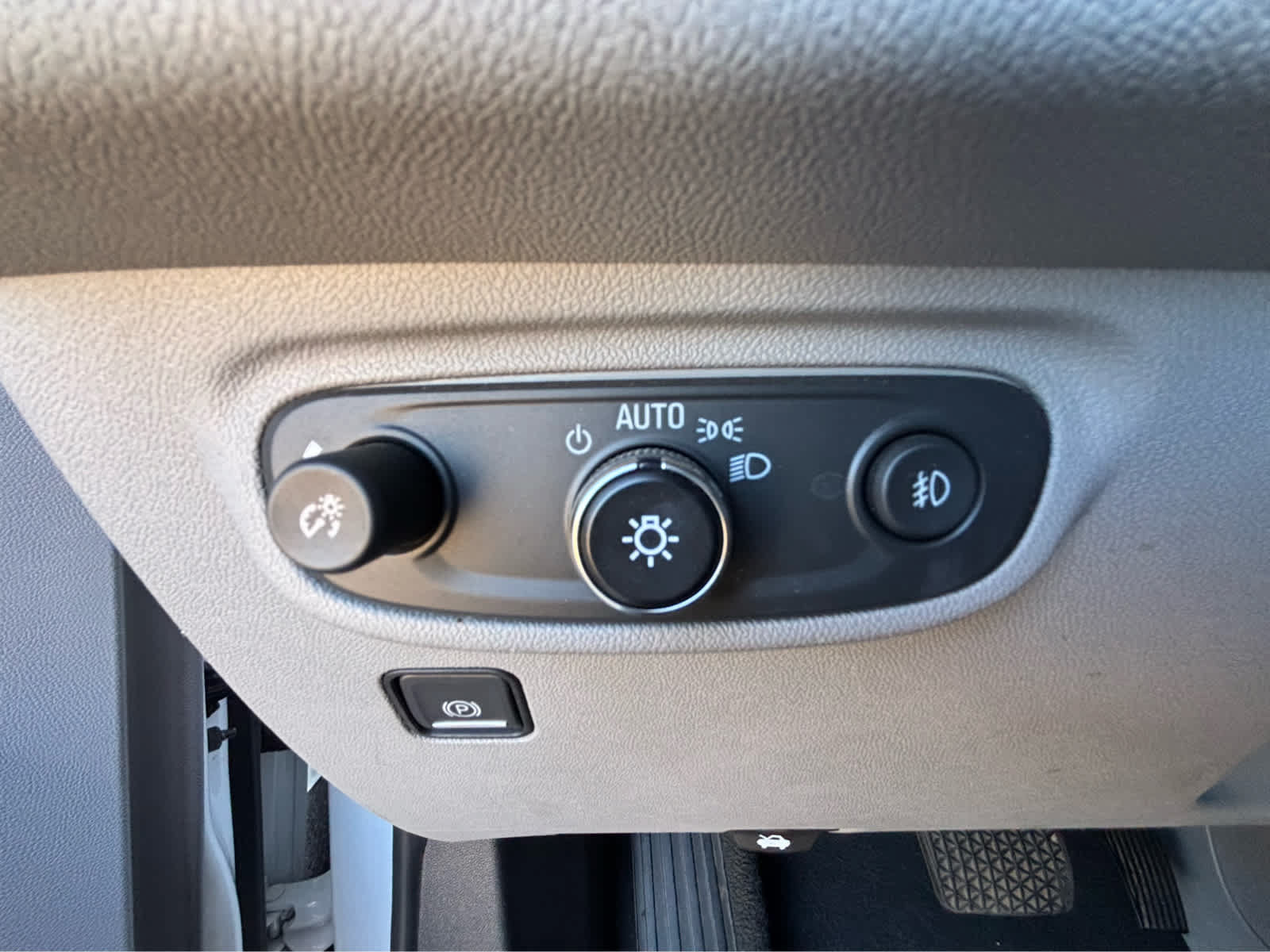 Used 2022 GMC Terrain SLT w/ Infotainment Package II AWD/4WD image 22