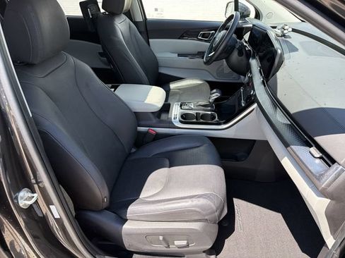 Used 2024 Kia Carnival SX Prestige FWD image 29