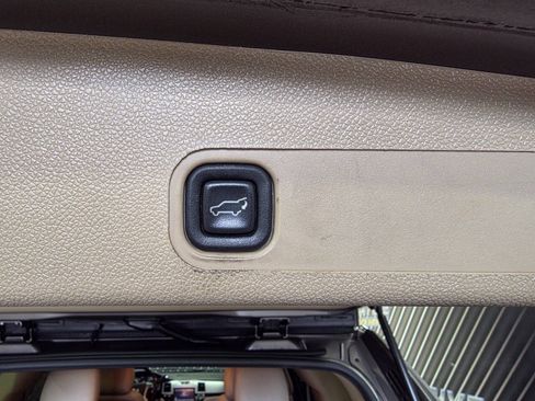 Used 2012 Cadillac Escalade Luxury RWD image 31