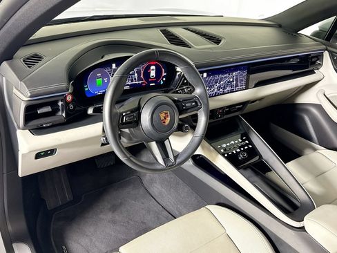 Certified 2024 Porsche Macan 4 Electric AWD/4WD image 4