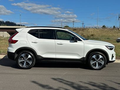 Used 2024 Volvo XC40 B5 Core