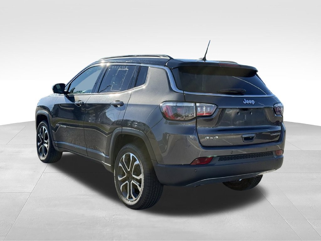 Used 2024 Jeep Compass Limited AWD/4WD image 3