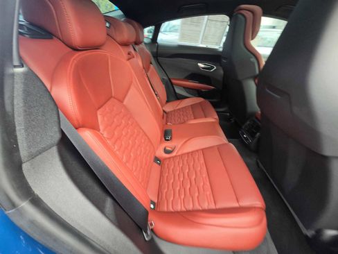 Used 2022 Audi e-tron GT Prestige image 15