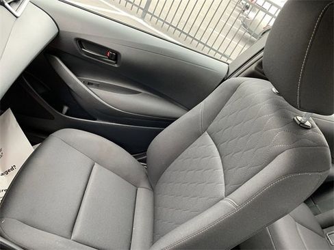 Used 2025 Toyota Corolla LE image 29