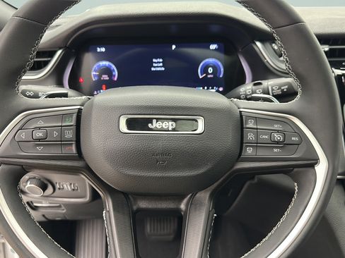 Used 2023 Jeep Grand Cherokee L Laredo AWD/4WD image 16