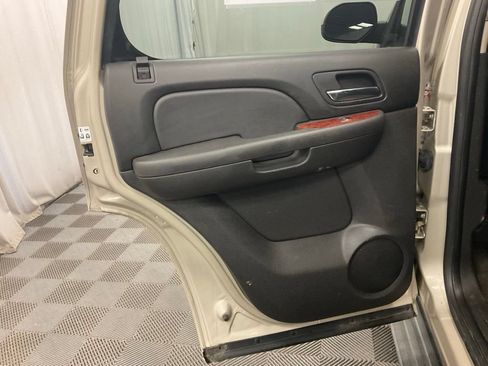 Used 2014 Chevrolet Tahoe LT AWD/4WD image 32