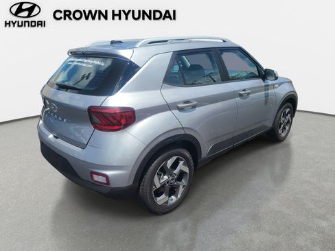 Used 2025 Hyundai Venue SEL FWD image 4