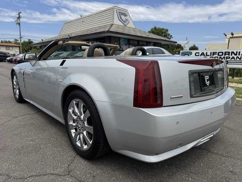 Used 2009 Cadillac XLR RWD image 6