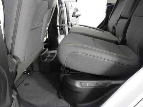 Used 2025 Jeep Wrangler Unlimited Sahara AWD/4WD image 16