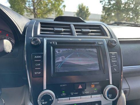 Used 2014 Toyota Camry LE image 8